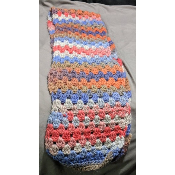 Beautiful Handmade Wild Berry Scalloped Pattern Scarf - Picture 4 of 6